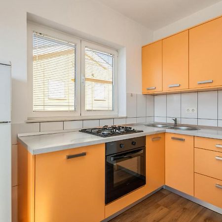 Stunning Apartment In Crikvenica With Wifi מראה חיצוני תמונה