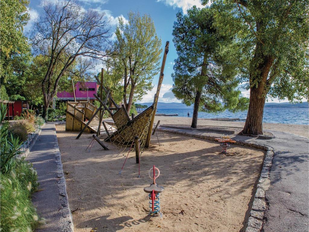 Stunning Apartment In Crikvenica With Wifi מראה חיצוני תמונה